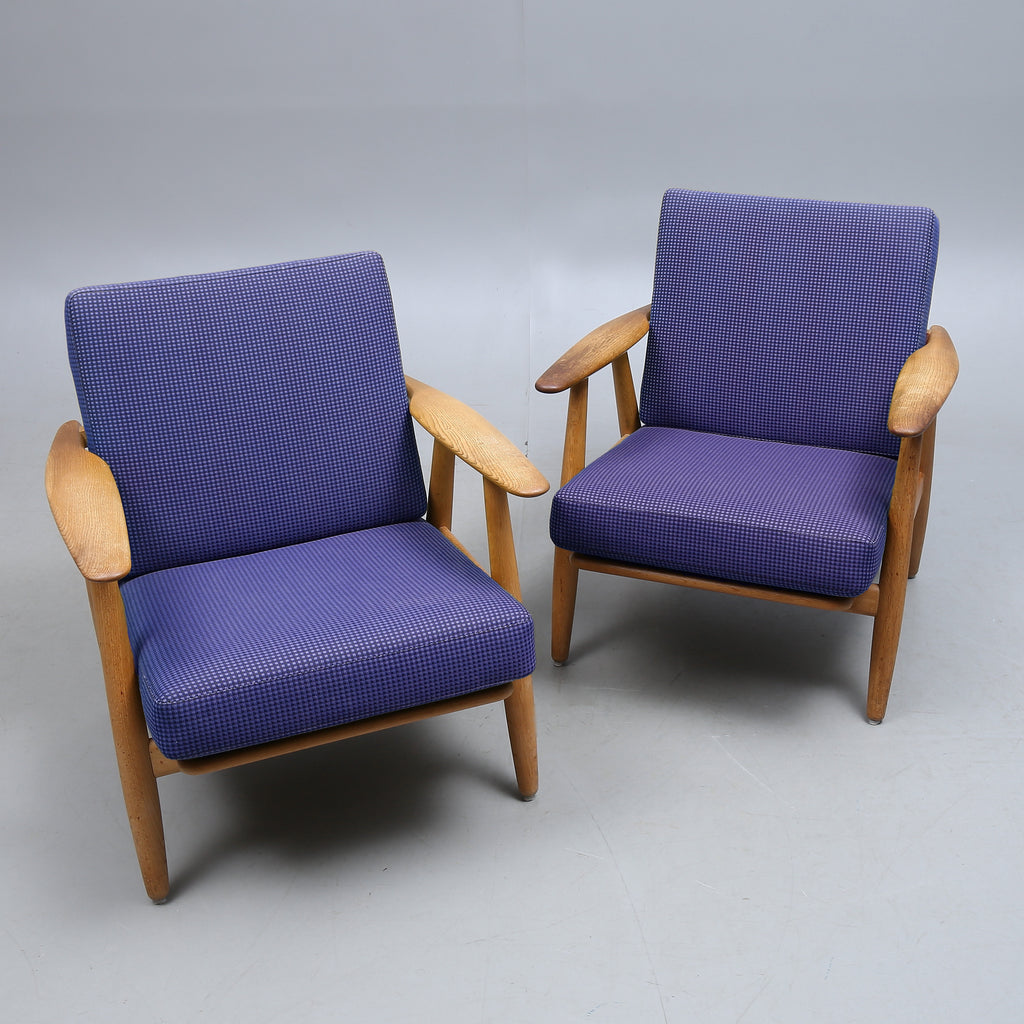 Hans J. Wegner GE 240 “Cigarren” Armchairs, Pair for Getama, Denmark