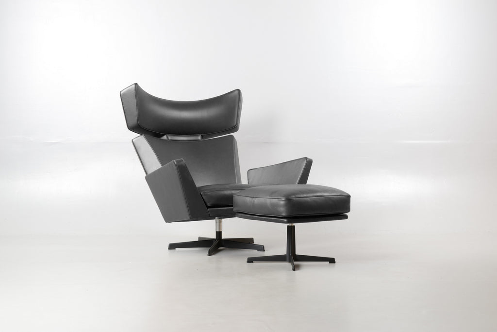 Arne Jacobsen Oksen Armchair with Footstool for Fritz Hansen, Denmark