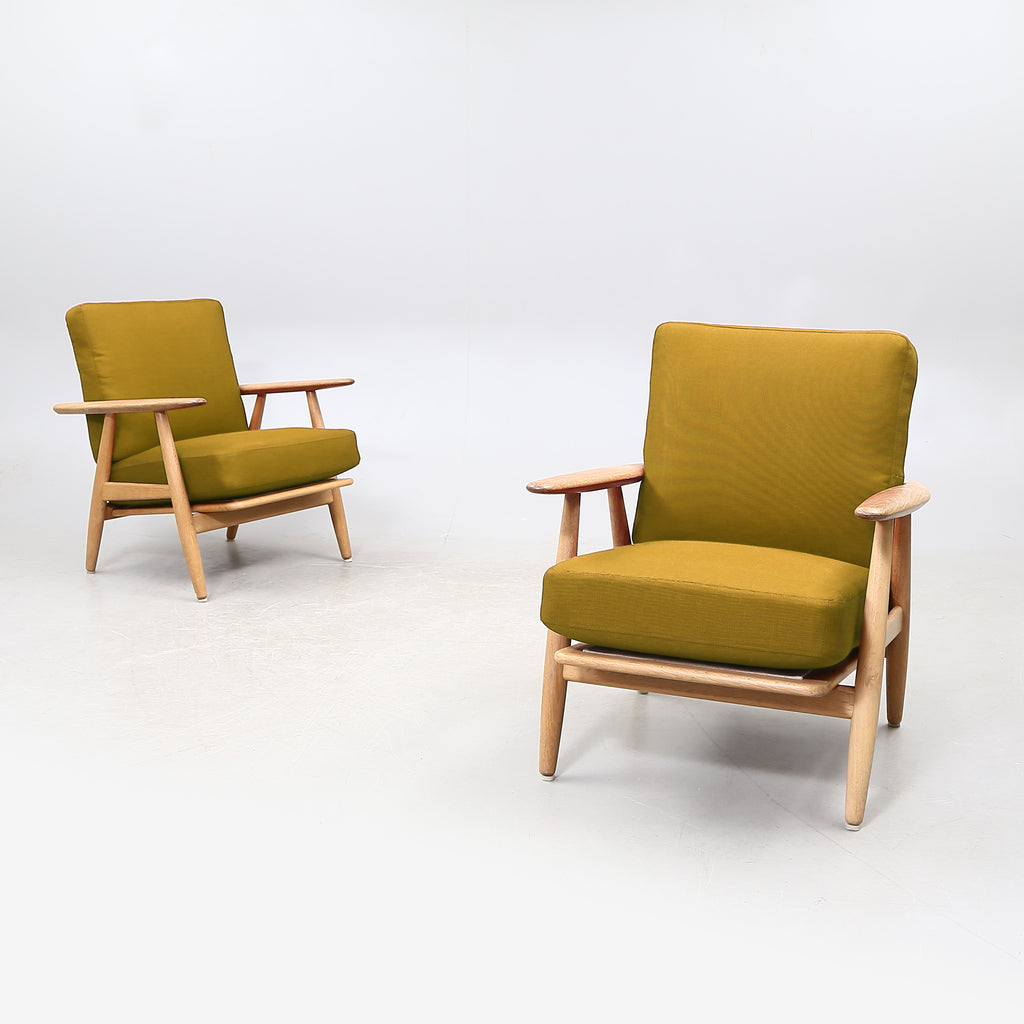 Hans J. Wegner GE 240 “Cigarren” Armchairs, Pair for Getama, Denmark
