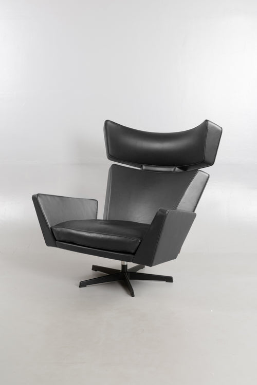 Arne Jacobsen Oksen Armchair with Footstool for Fritz Hansen, Denmark