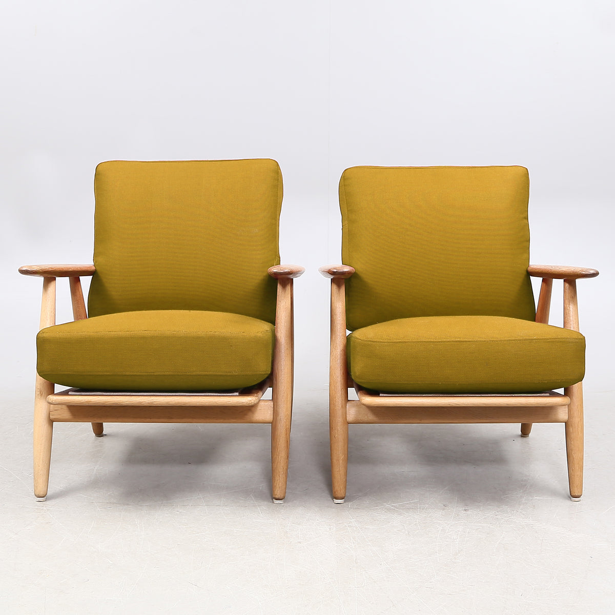Hans J. Wegner GE 240 “Cigarren” Armchairs, Pair for Getama, Denmark