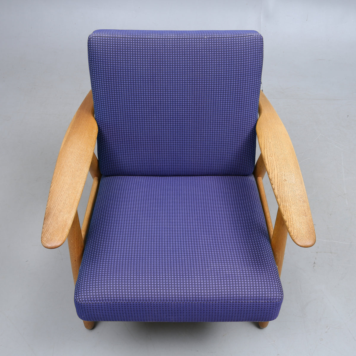 Hans J. Wegner GE 240 “Cigarren” Armchairs, Pair for Getama, Denmark
