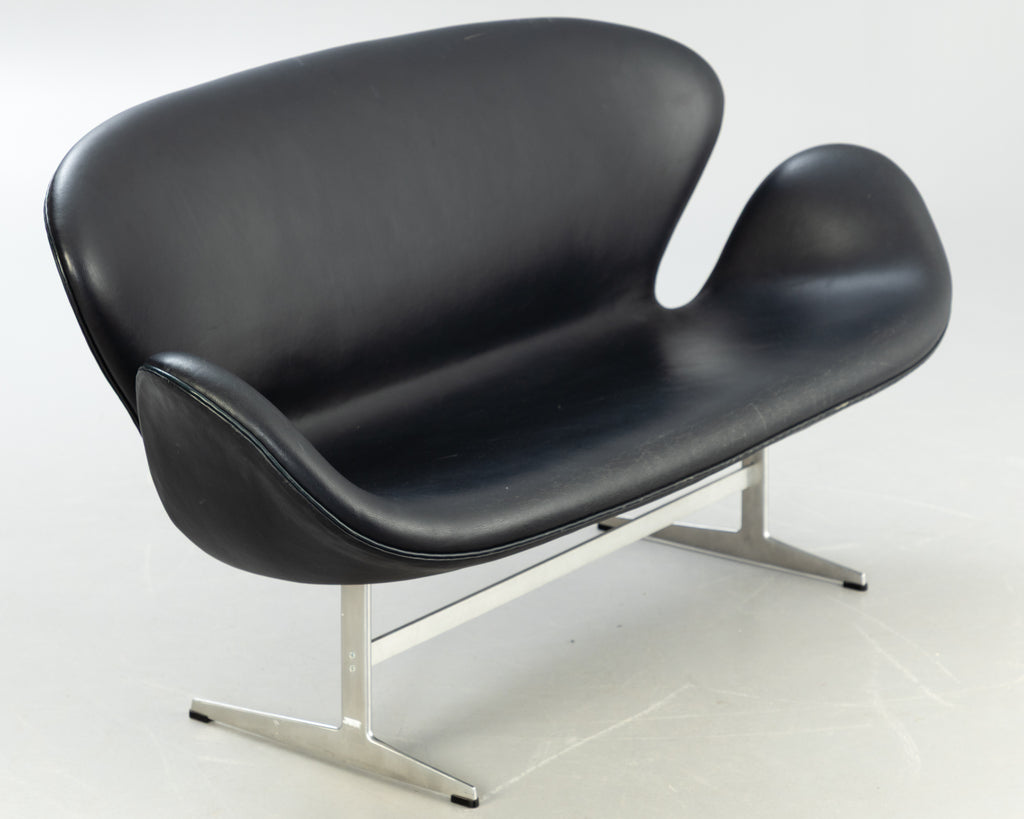Arne Jacobsen Swan Sofa for Fritz Hansen, Denmark
