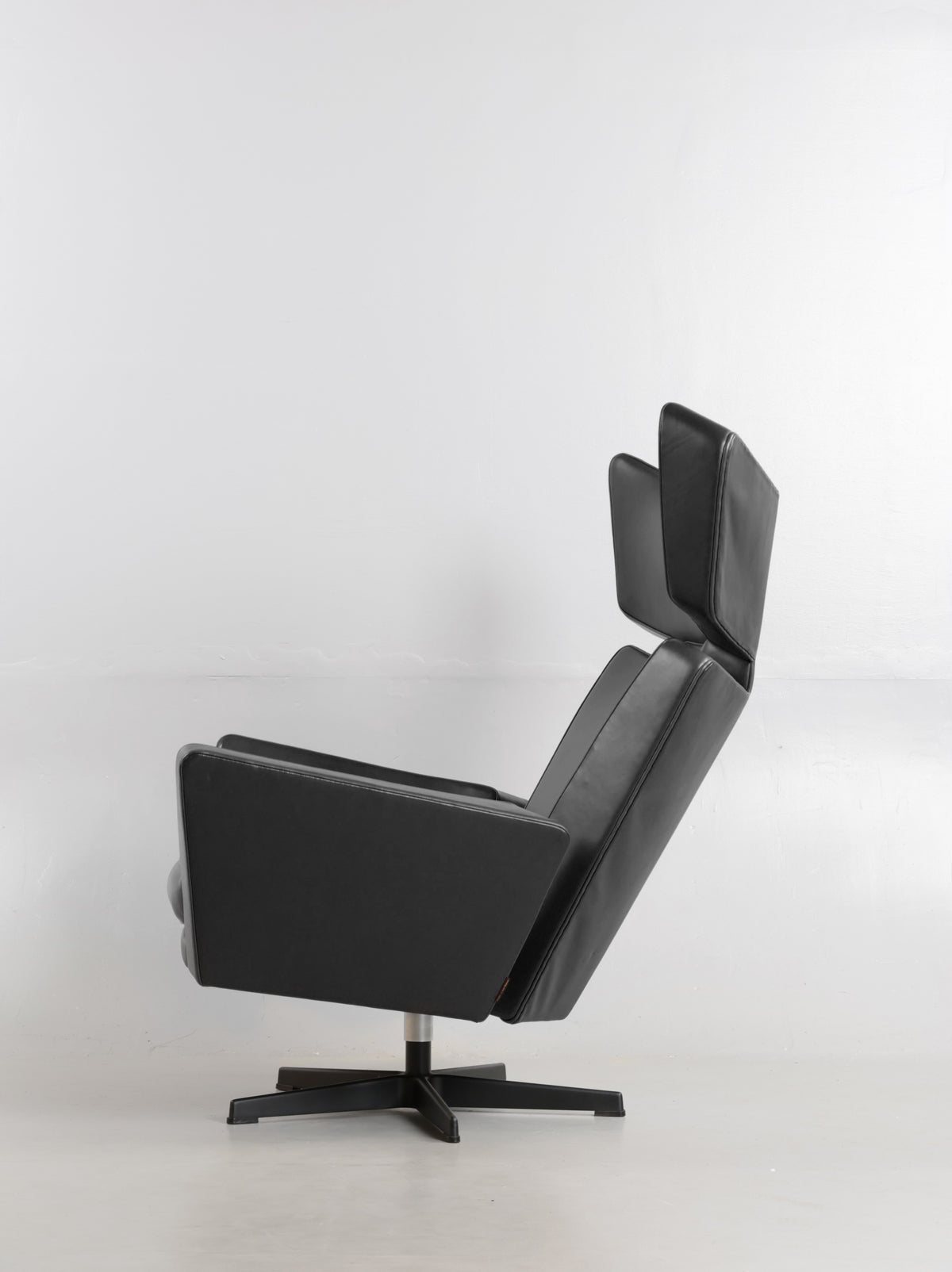 Arne Jacobsen Oksen Armchair with Footstool for Fritz Hansen, Denmark
