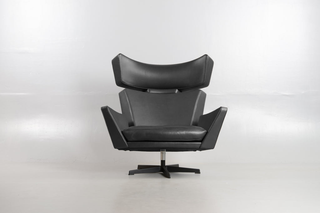 Arne Jacobsen Oksen Armchair with Footstool for Fritz Hansen, Denmark