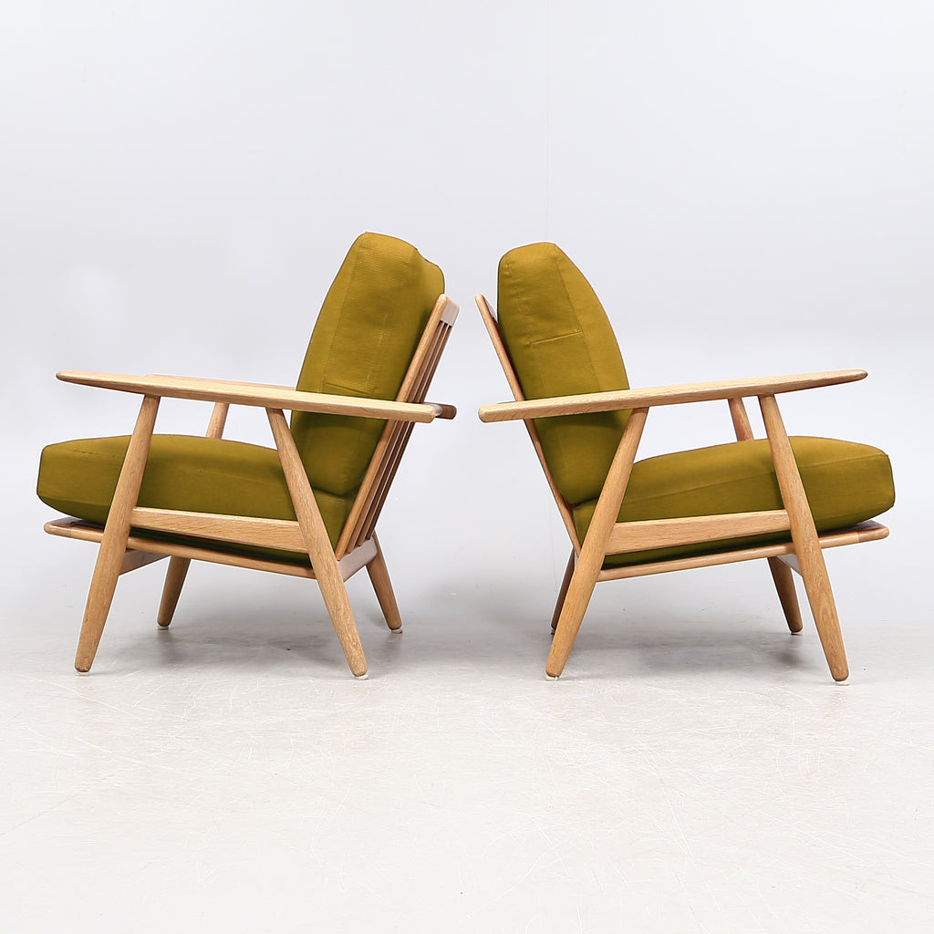 Hans J. Wegner GE 240 “Cigarren” Armchairs, Pair for Getama, Denmark