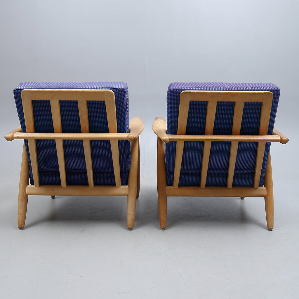 Hans J. Wegner GE 240 “Cigarren” Armchairs, Pair for Getama, Denmark