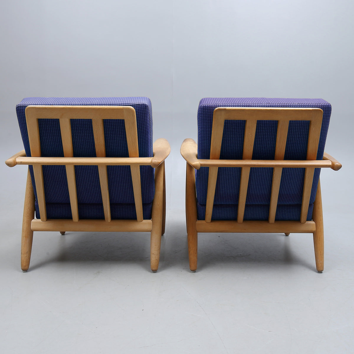 Hans J. Wegner GE 240 “Cigarren” Armchairs, Pair for Getama, Denmark