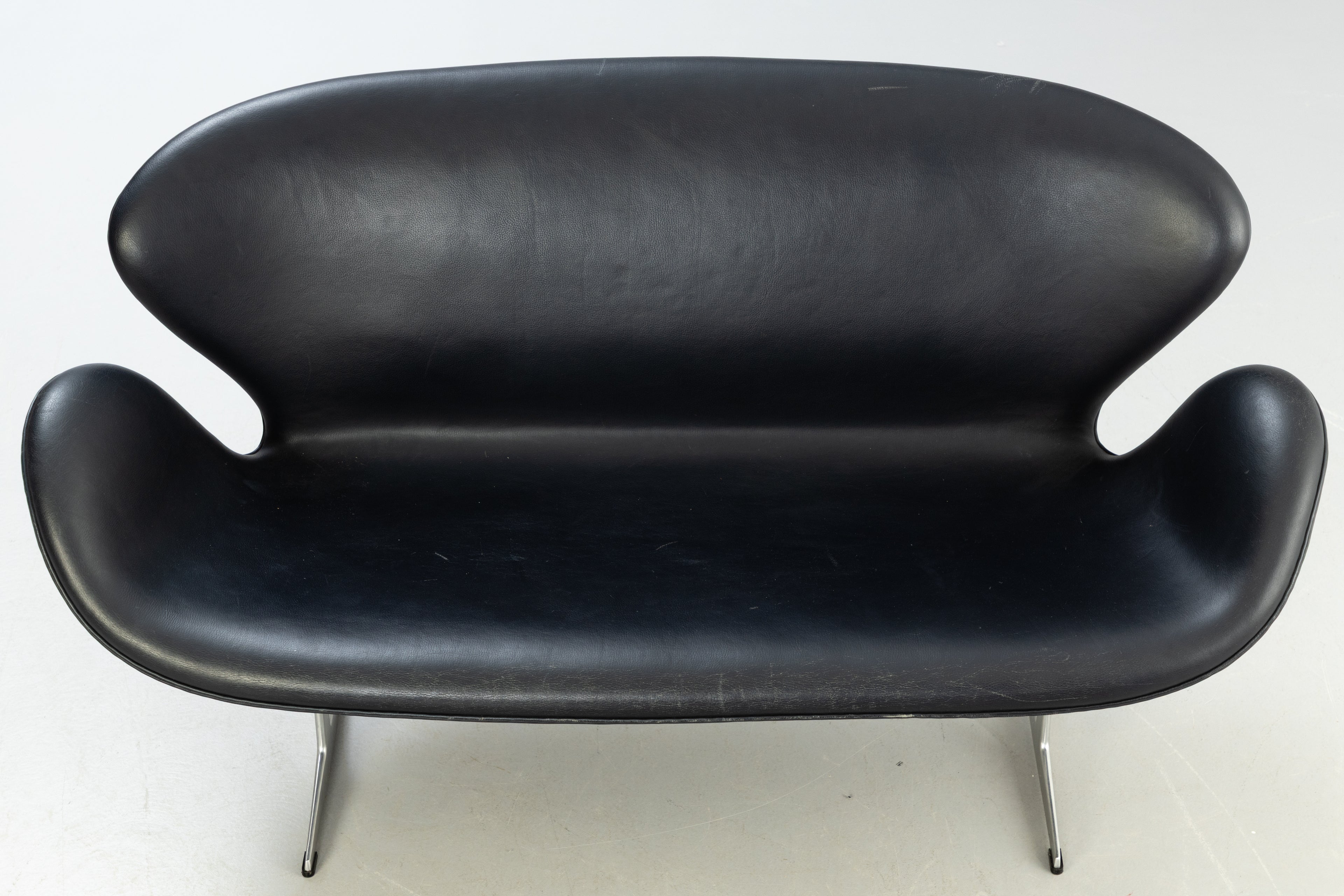 Arne Jacobsen Swan Sofa for Fritz Hansen, Denmark