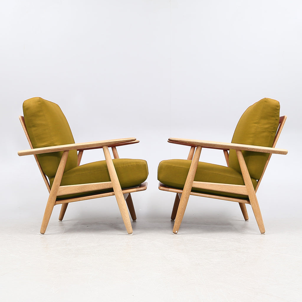 Hans J. Wegner GE 240 “Cigarren” Armchairs, Pair for Getama, Denmark