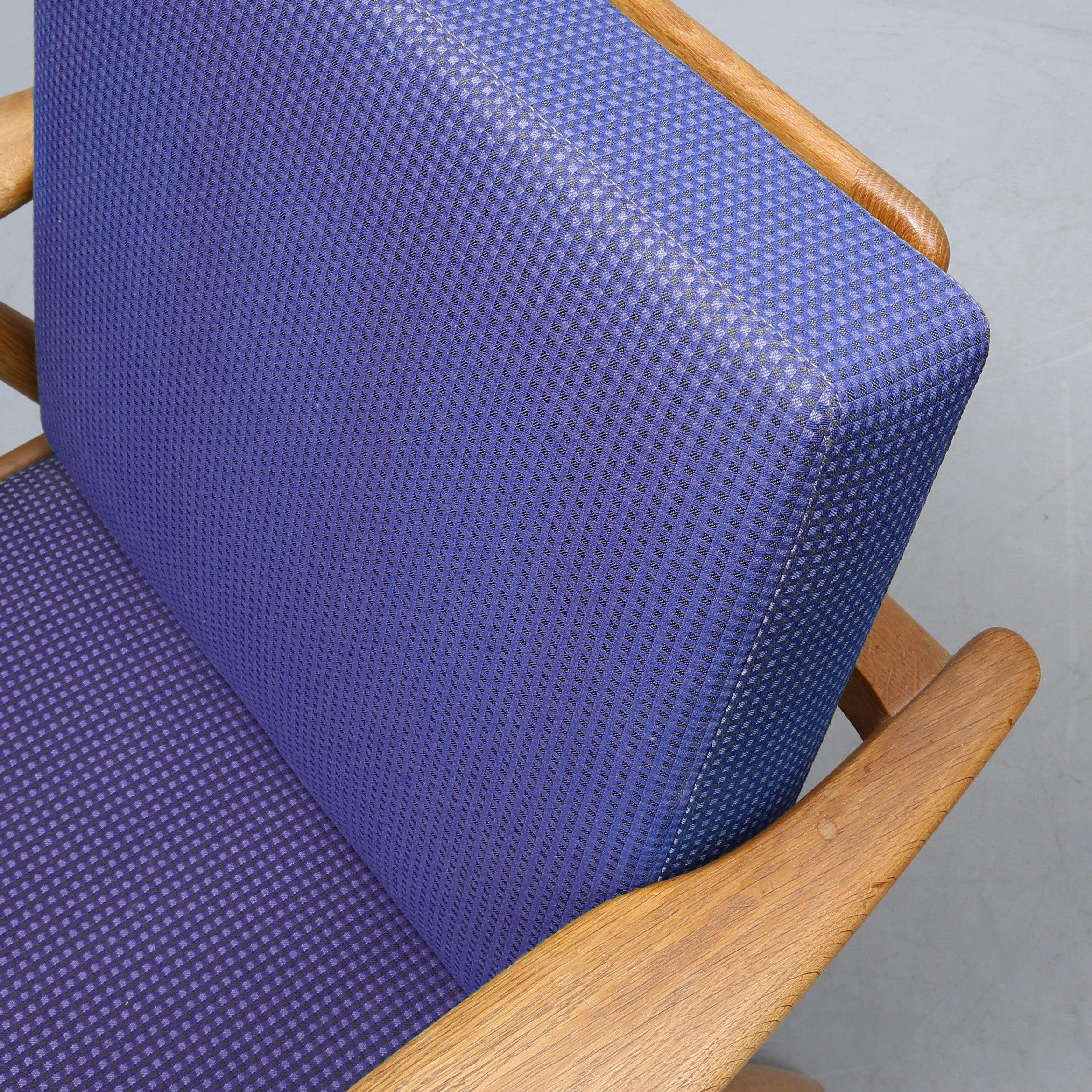 Hans J. Wegner GE 240 “Cigarren” Armchairs, Pair for Getama, Denmark