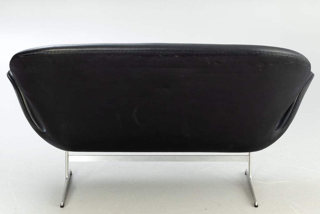 Arne Jacobsen Swan Sofa for Fritz Hansen, Denmark
