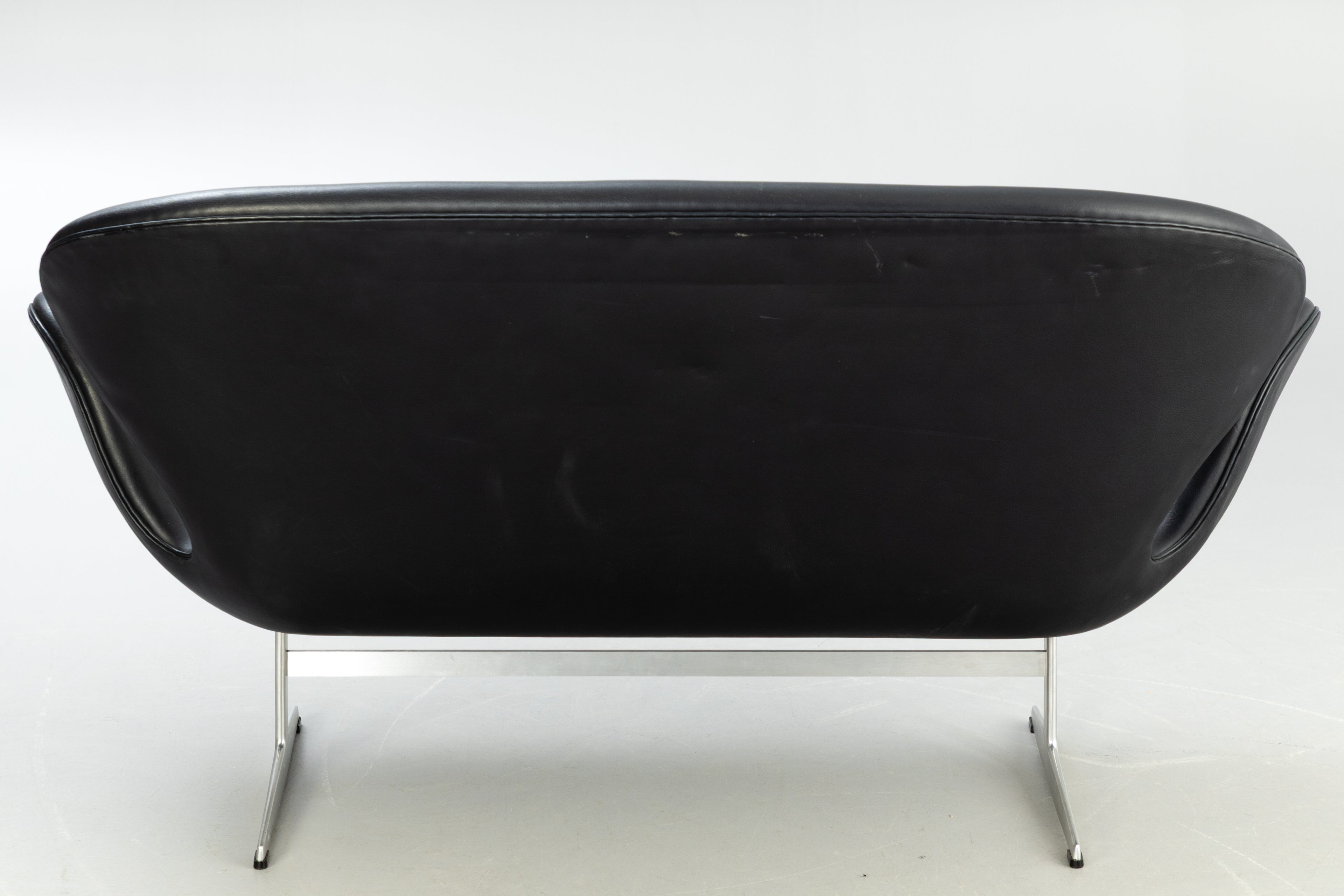 Arne Jacobsen Swan Sofa for Fritz Hansen, Denmark