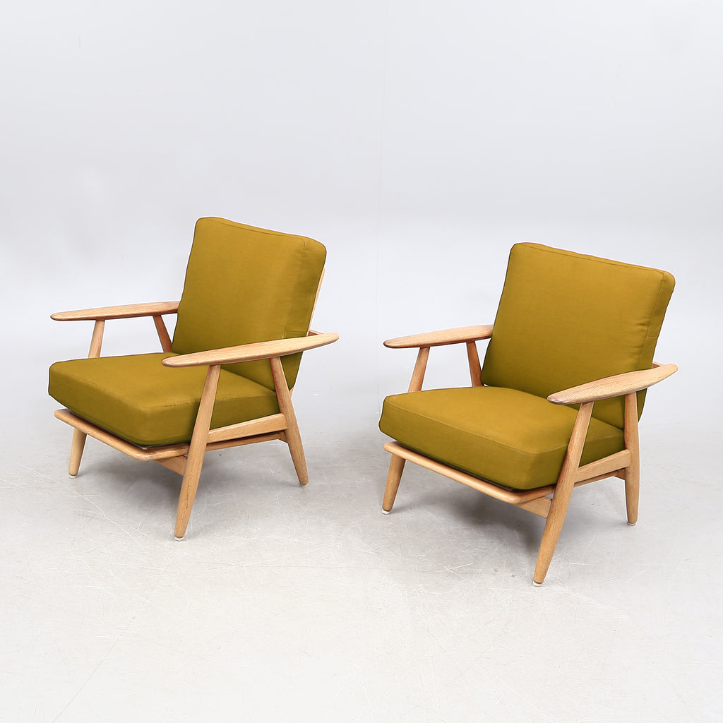 Hans J. Wegner GE 240 “Cigarren” Armchairs, Pair for Getama, Denmark