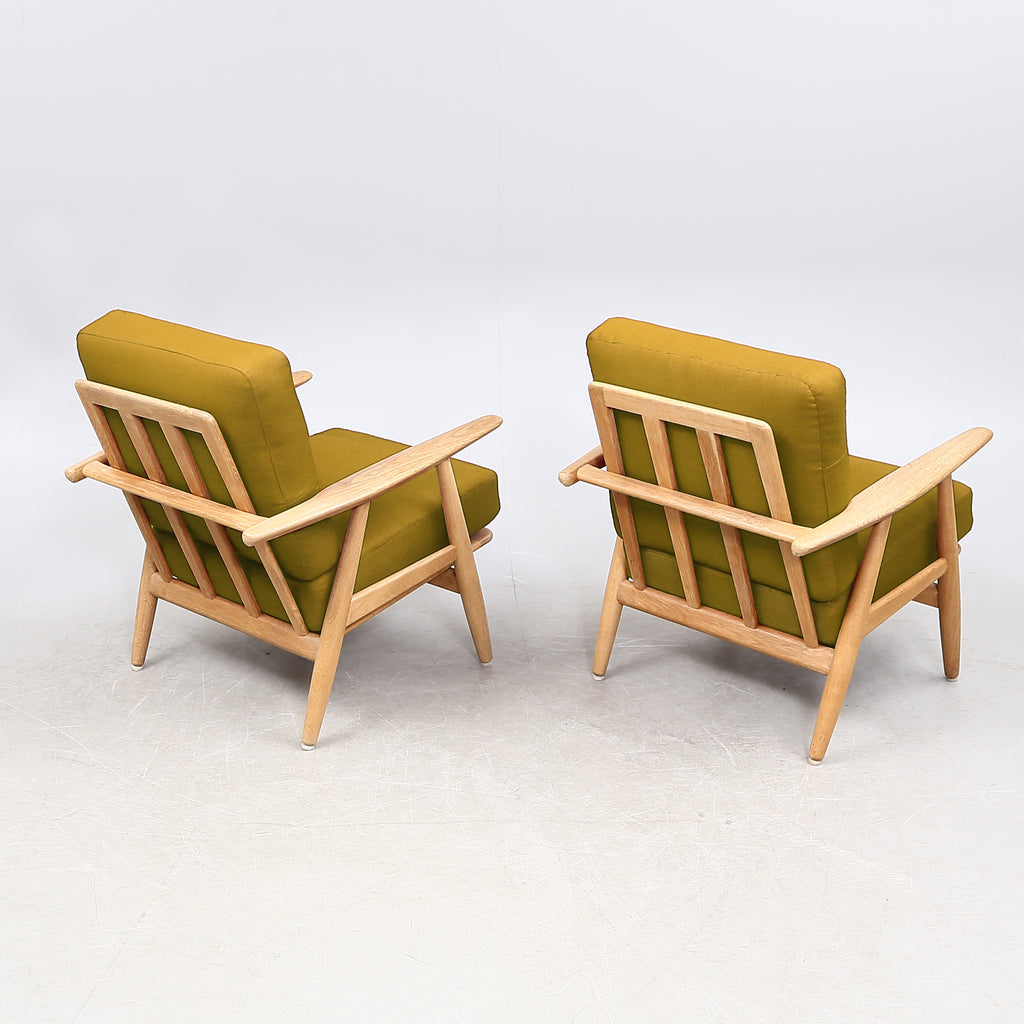 Hans J. Wegner GE 240 “Cigarren” Armchairs, Pair for Getama, Denmark