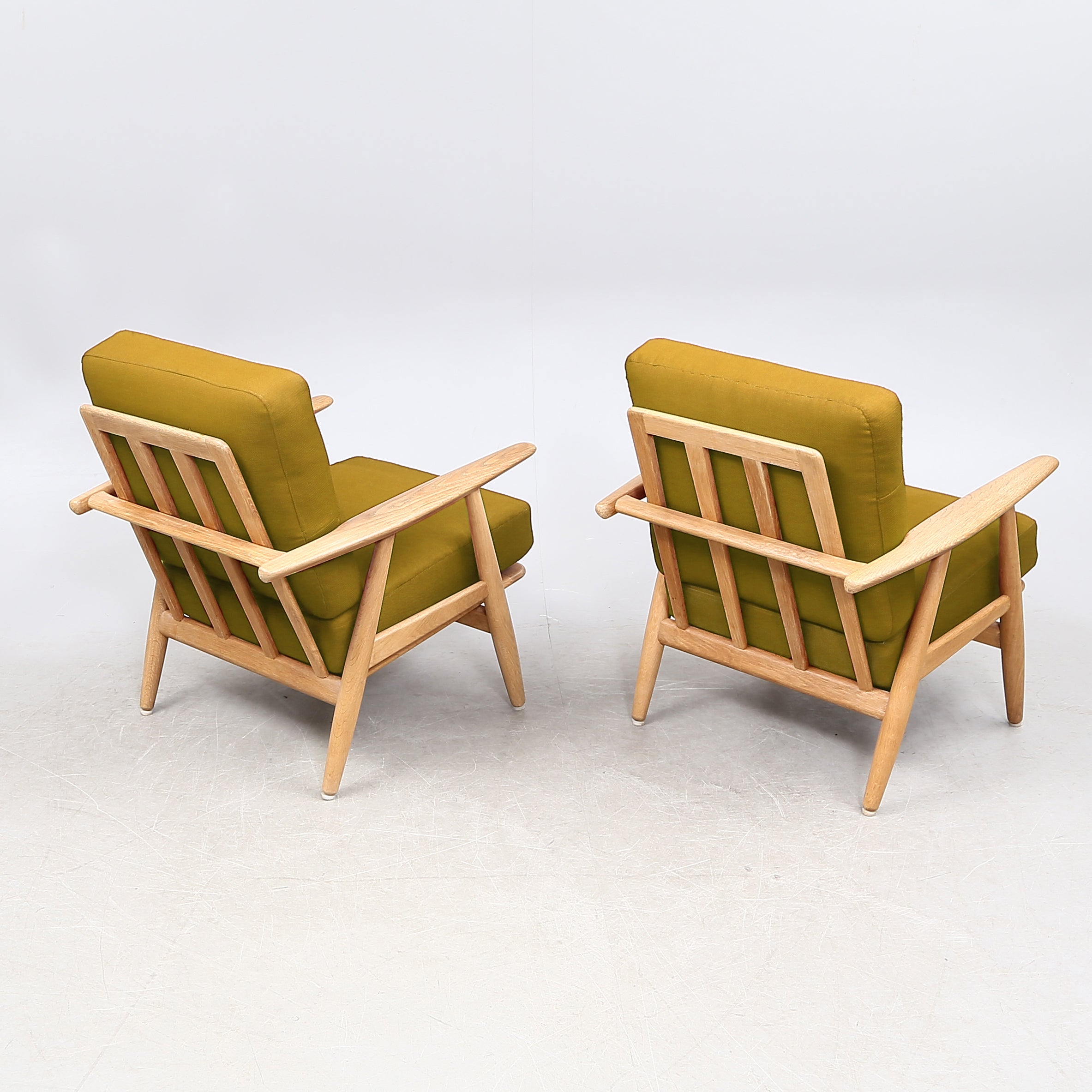 Hans J. Wegner GE 240 “Cigarren” Armchairs, Pair for Getama, Denmark