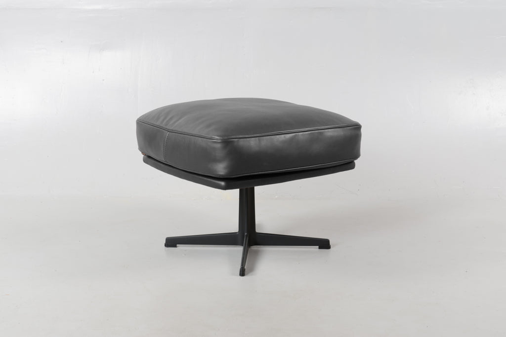 Arne Jacobsen Oksen Armchair with Footstool for Fritz Hansen, Denmark