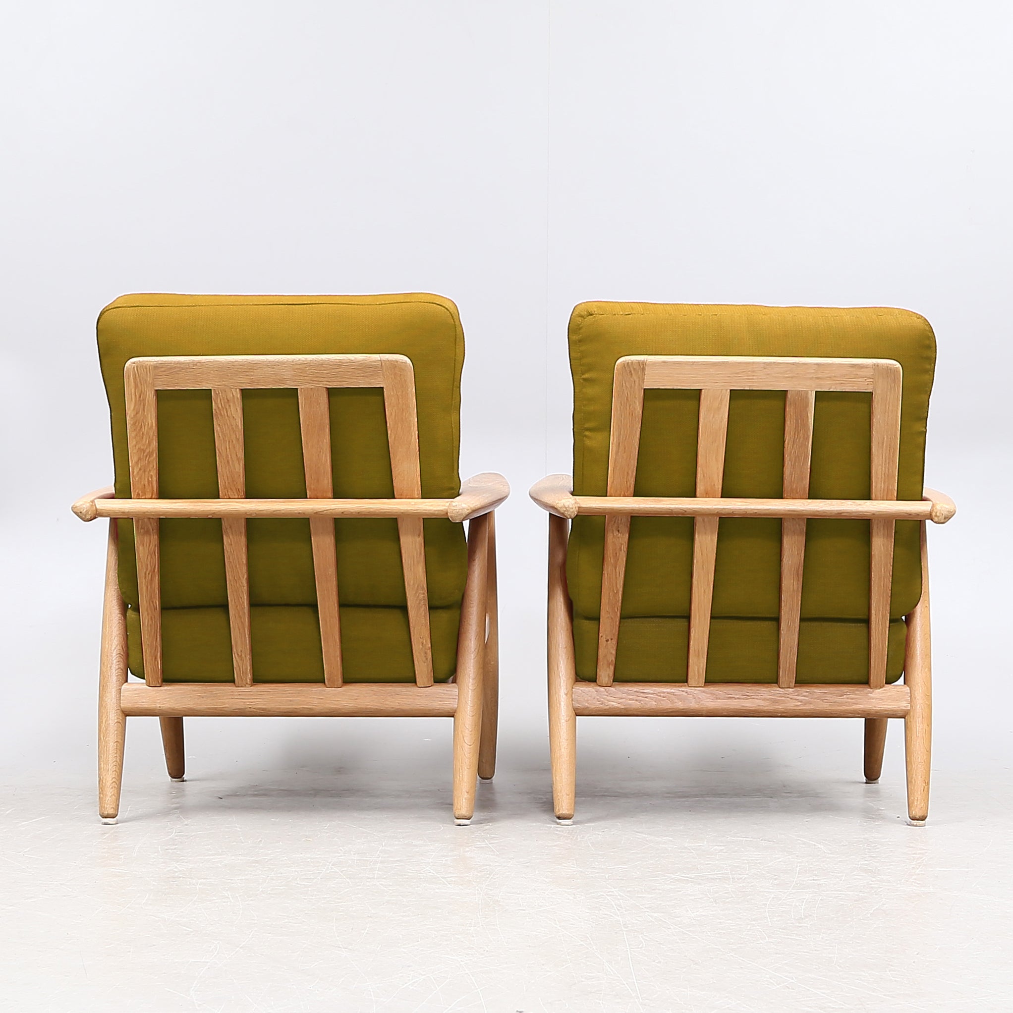Hans J. Wegner GE 240 “Cigarren” Armchairs, Pair for Getama, Denmark